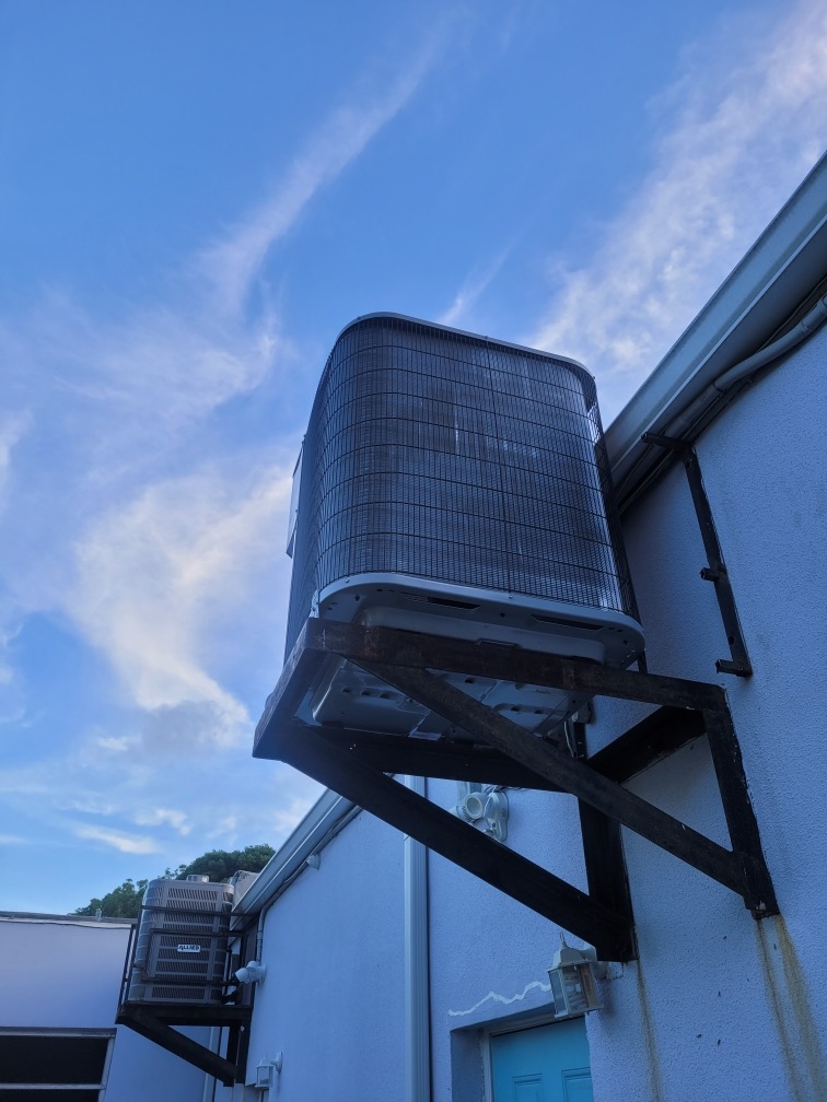 Outdoor air conditioning installation for a business in Fort Lauderdale, Florida by Swift Air Conditioning